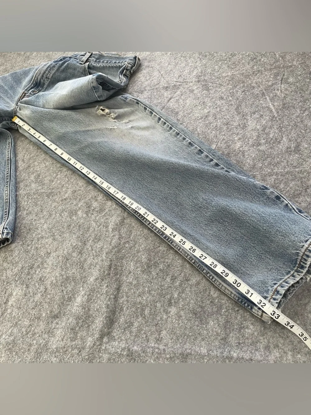 Levis 550 Relaxed Fit Jeans Mens 36x34 Blue Light Wash Distressed 100% Cotton - Picture 11 of 16